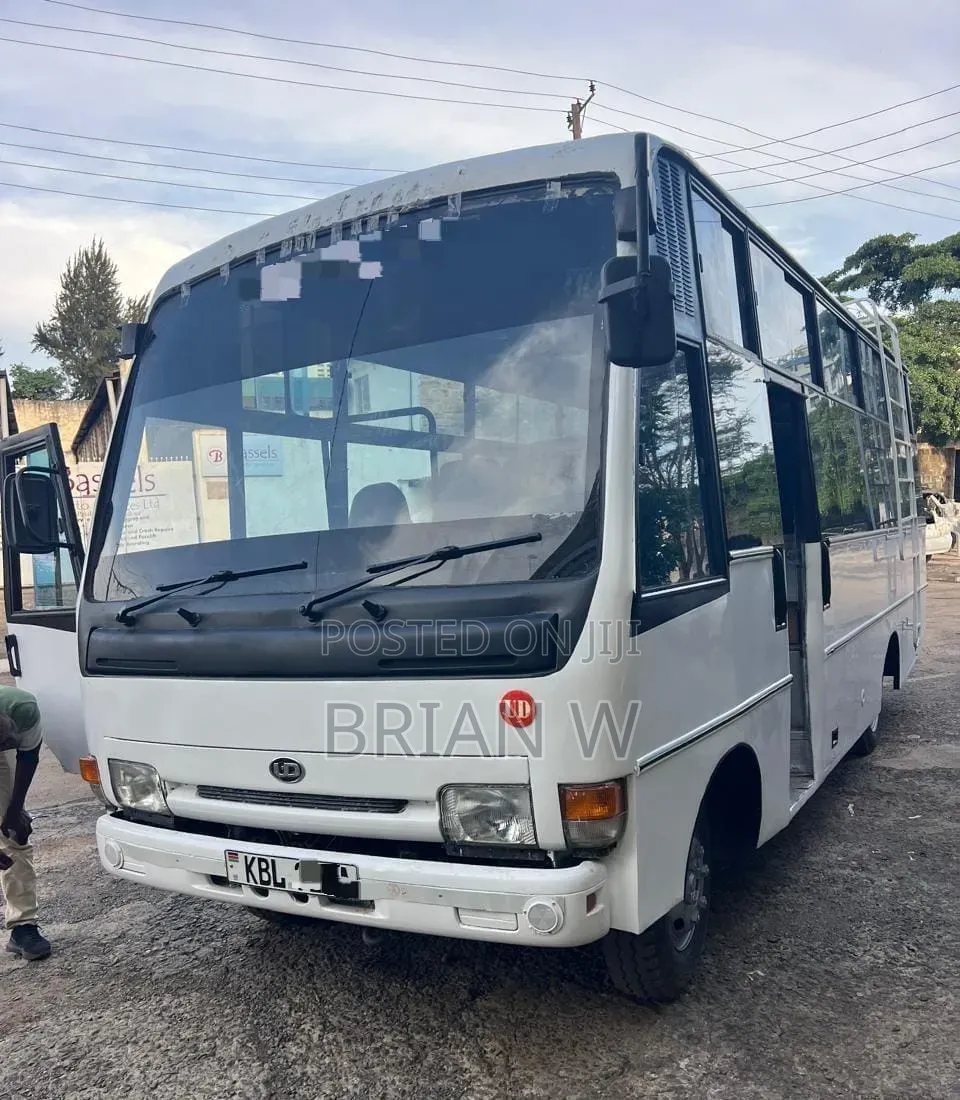 Isuzu NQR 2009 White