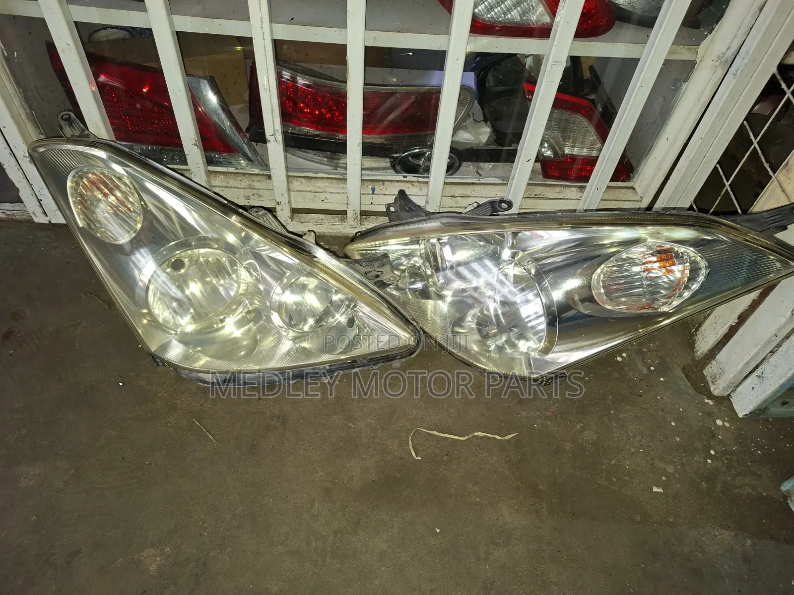 Wish 2005 Headlights