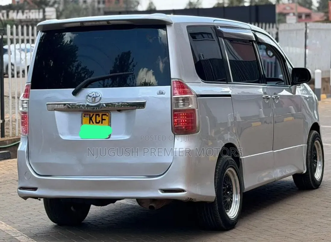 Toyota Noah 2008 Silver