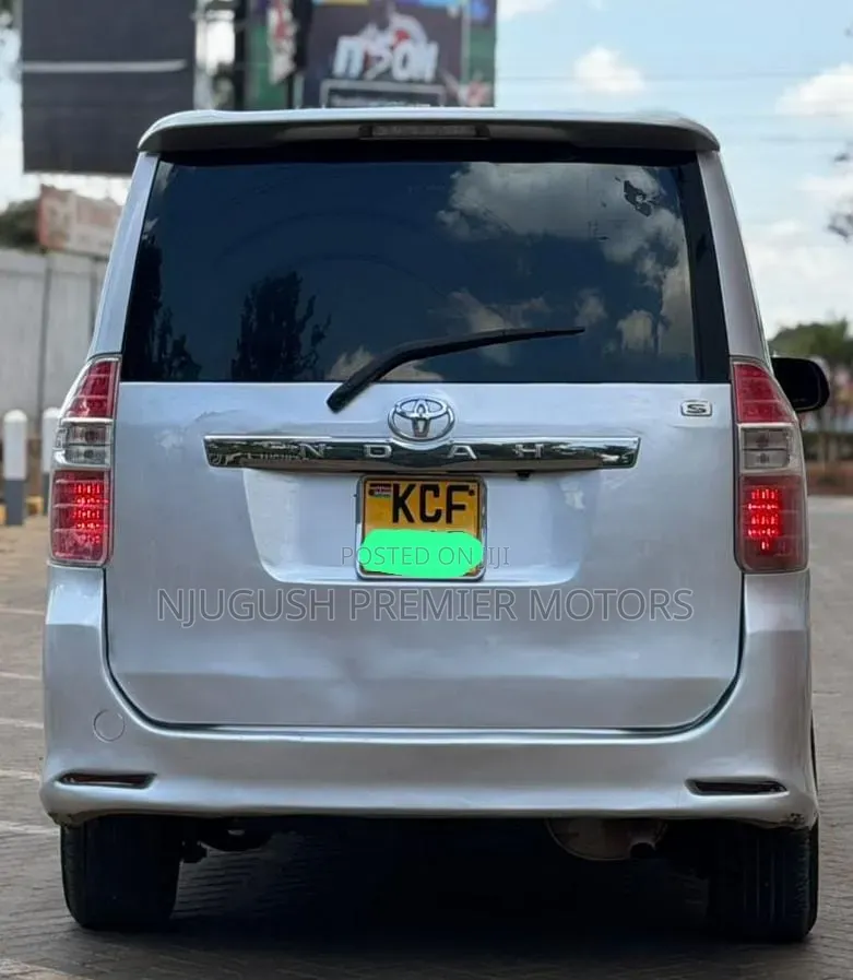 Toyota Noah 2008 Silver