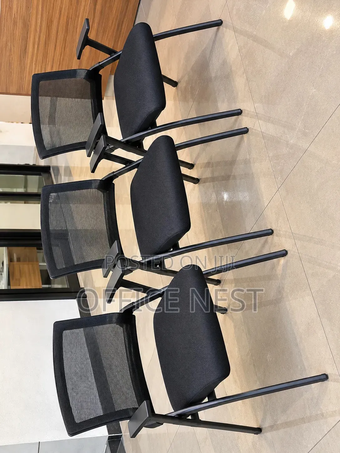 Modern Mesh Office Visitor Chair – Padded Waiting Chair