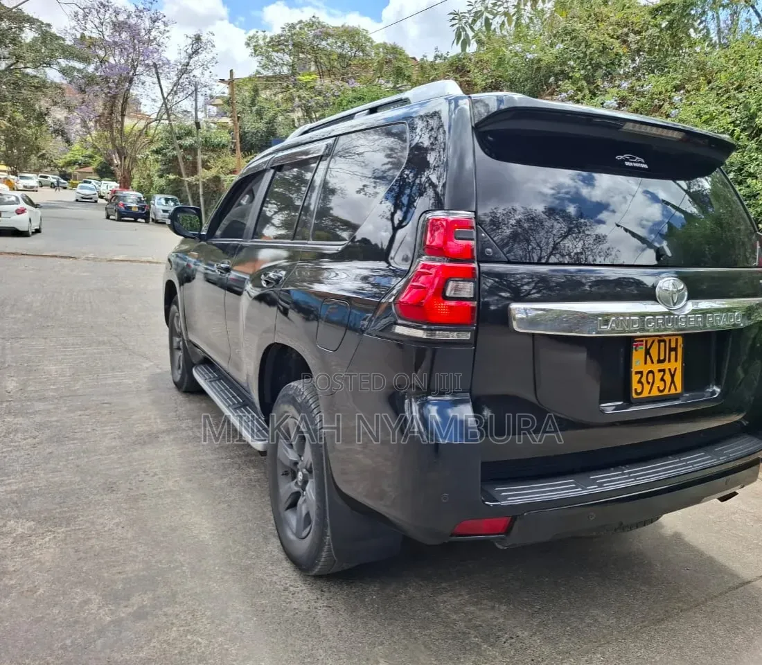 Toyota Land Cruiser Prado 2016 Black