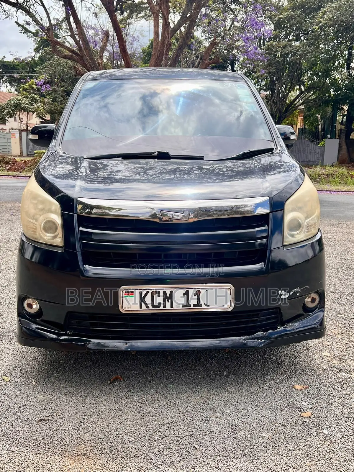 Toyota Noah 2.0 143hp FWD (8 Seater) 2010 Black
