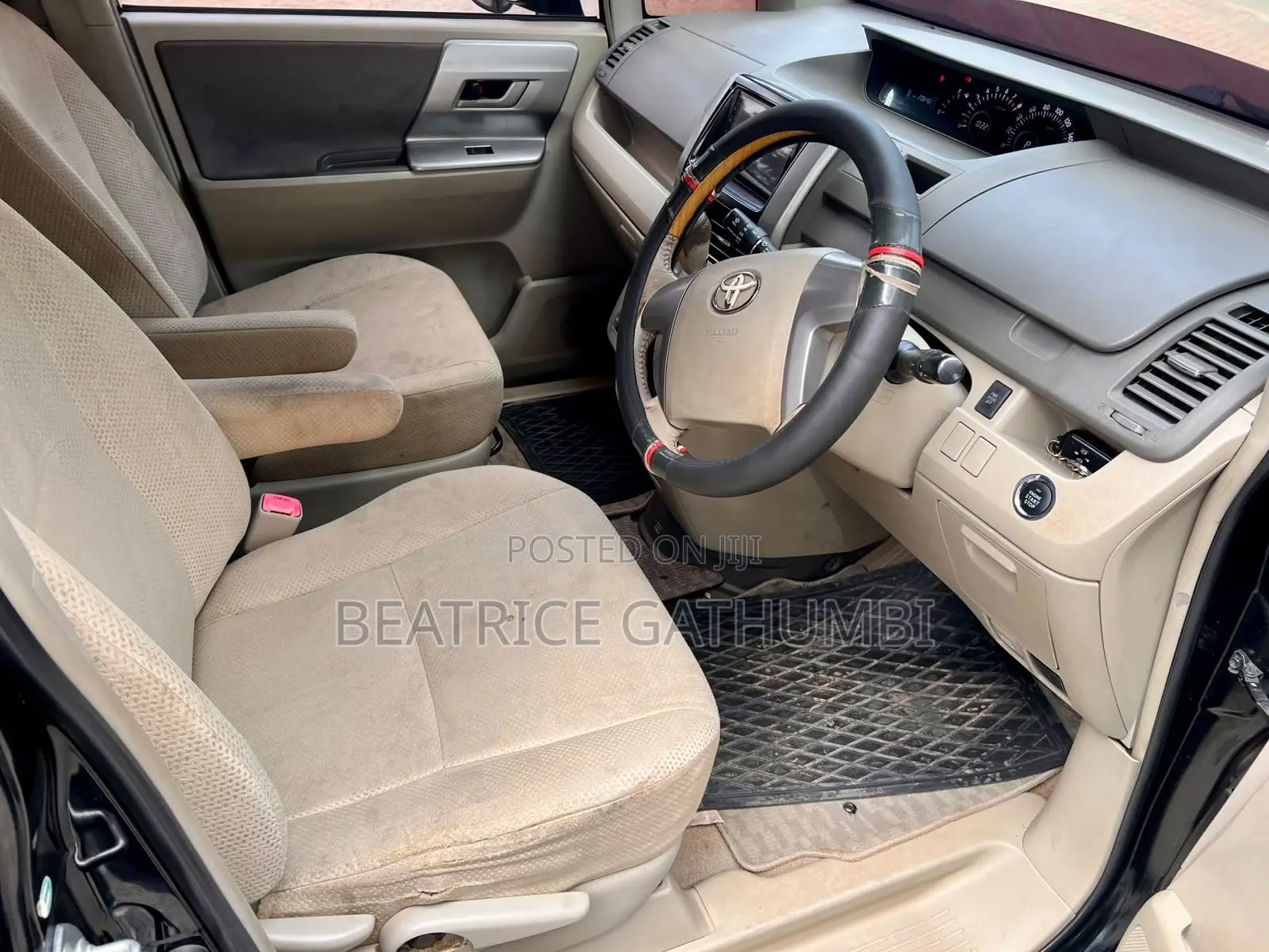 Toyota Noah 2.0 143hp FWD (8 Seater) 2010 Black