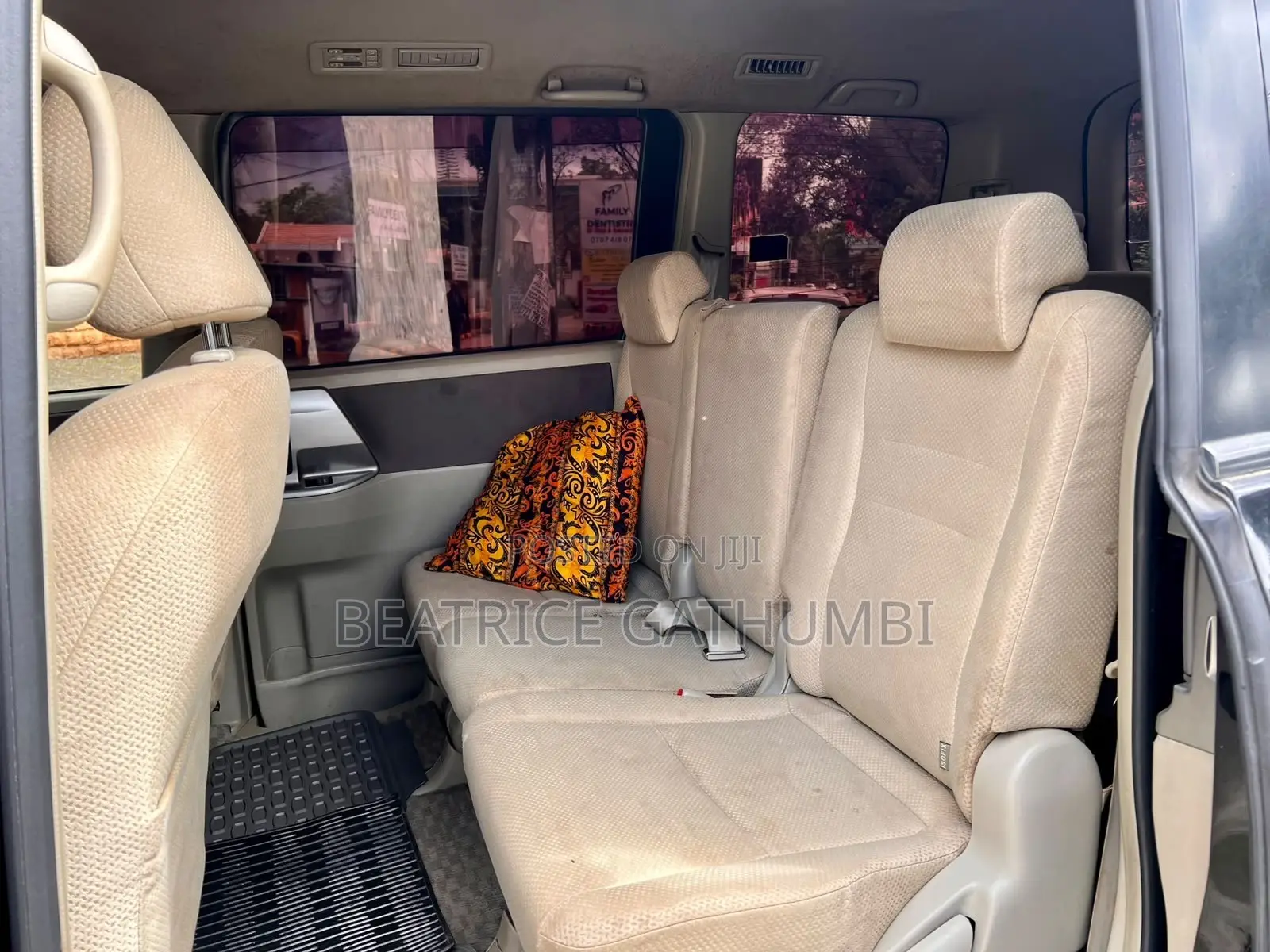 Toyota Noah 2.0 143hp FWD (8 Seater) 2010 Black