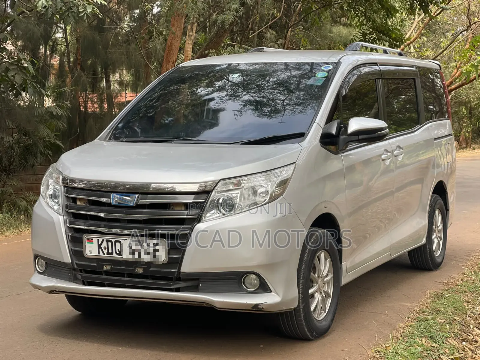 Toyota Noah 2.0 FWD (8 Seater) 2016 Silver