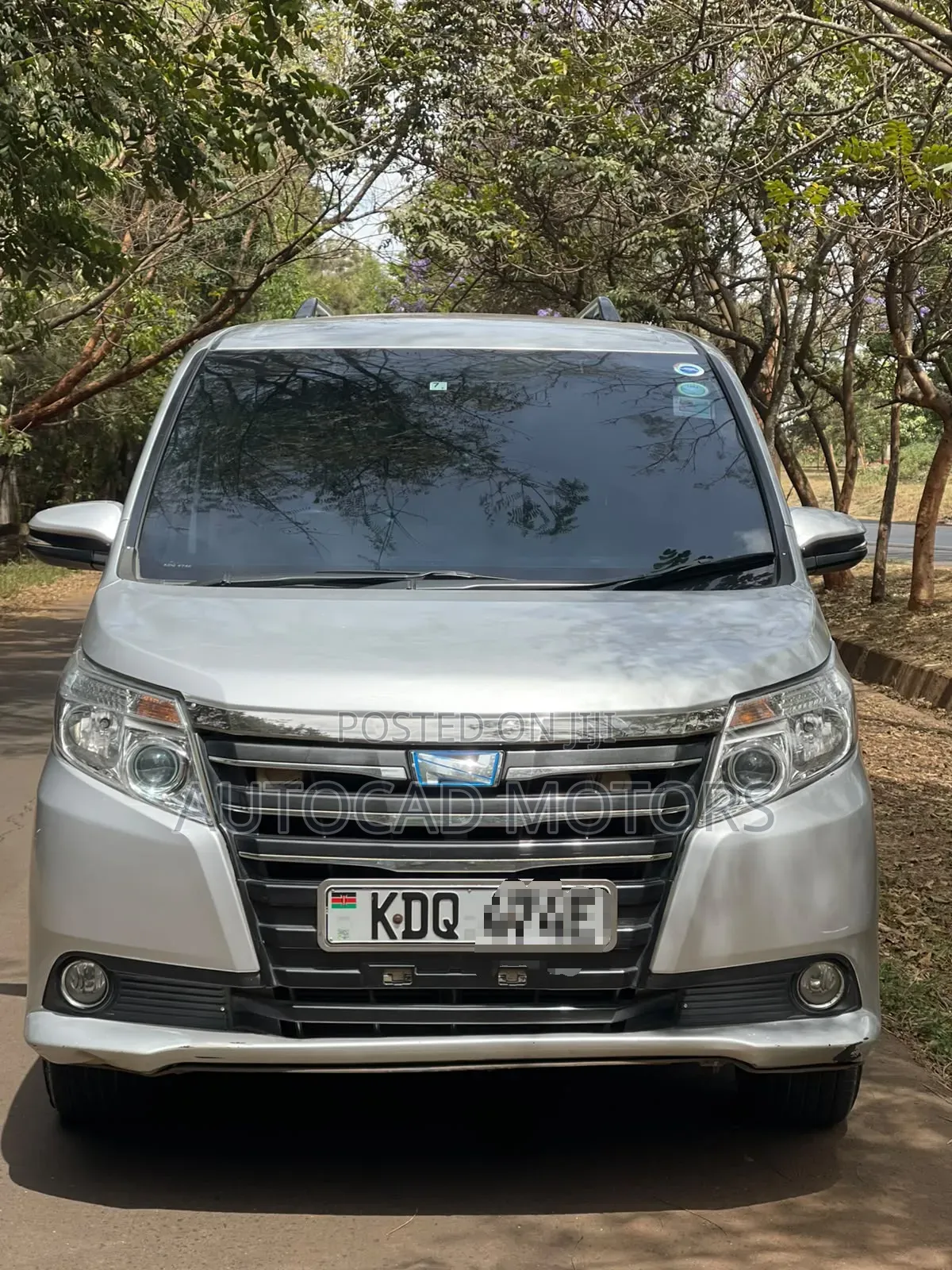 Toyota Noah 2.0 FWD (8 Seater) 2016 Silver