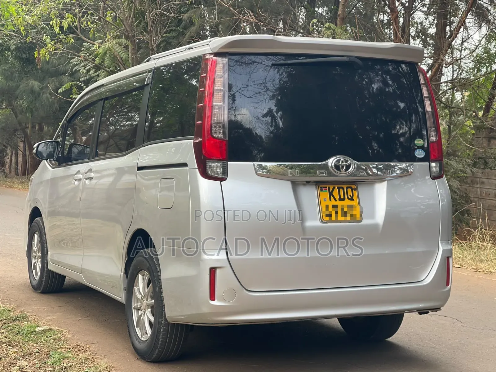 Toyota Noah 2.0 FWD (8 Seater) 2016 Silver