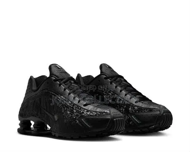 Nike Shox R4 ” Black Floral “
Sneakers