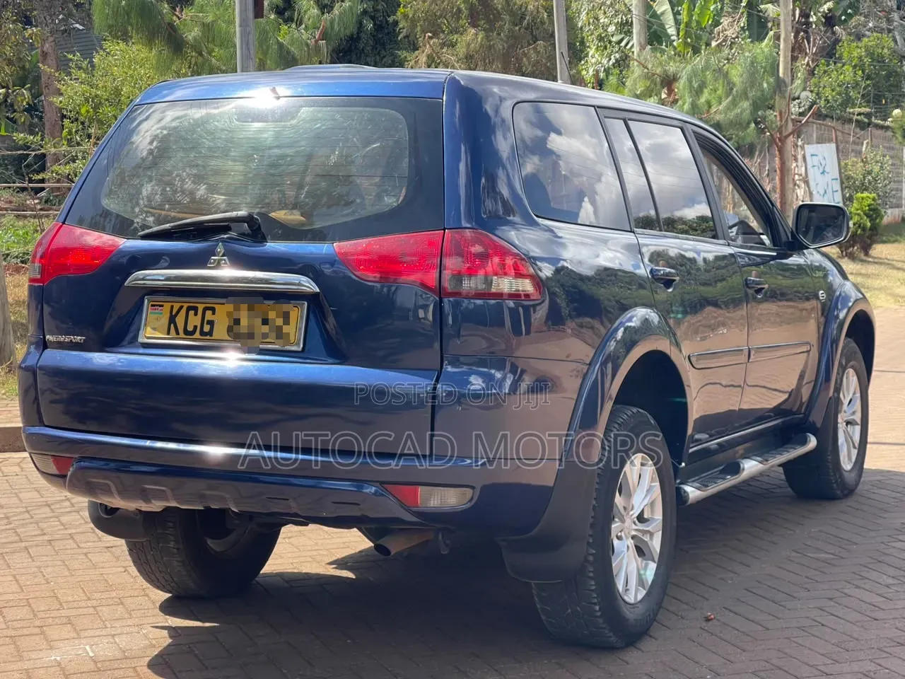 Mitsubishi Pajero 2014 Blue