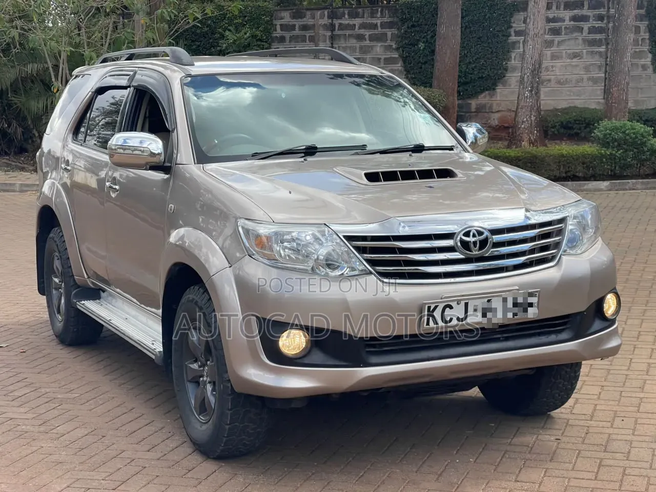 Toyota Fortuner 3.0 D AWD 2009 Gold