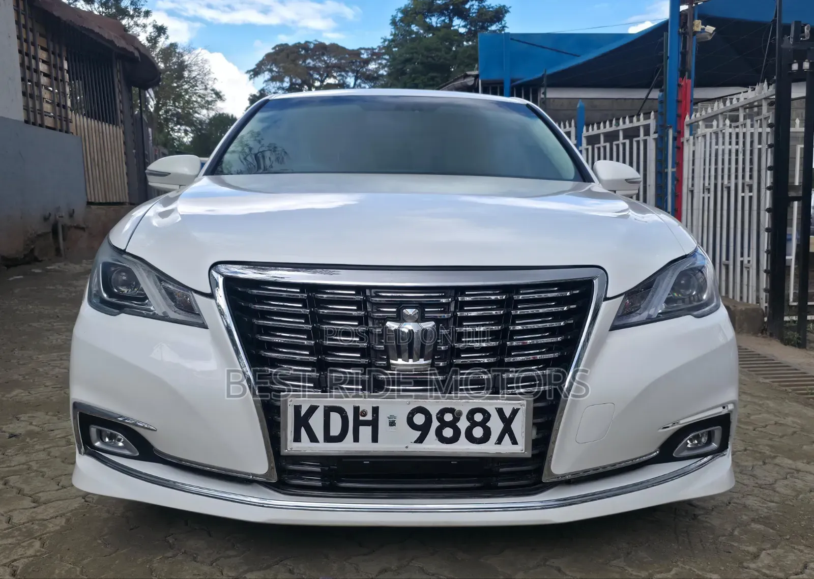 Toyota Crown 2016 White