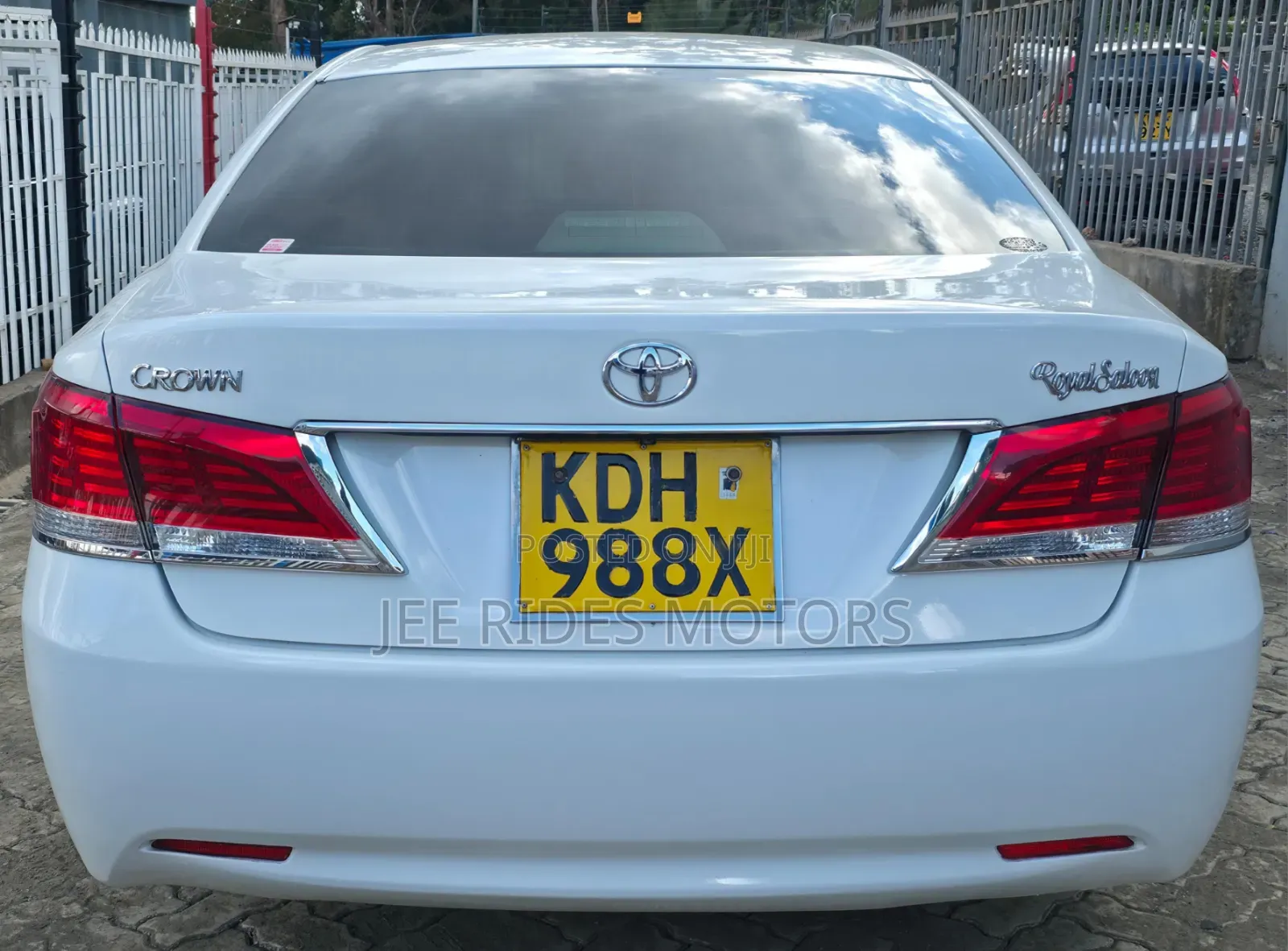 Toyota Crown 2016 Off white
