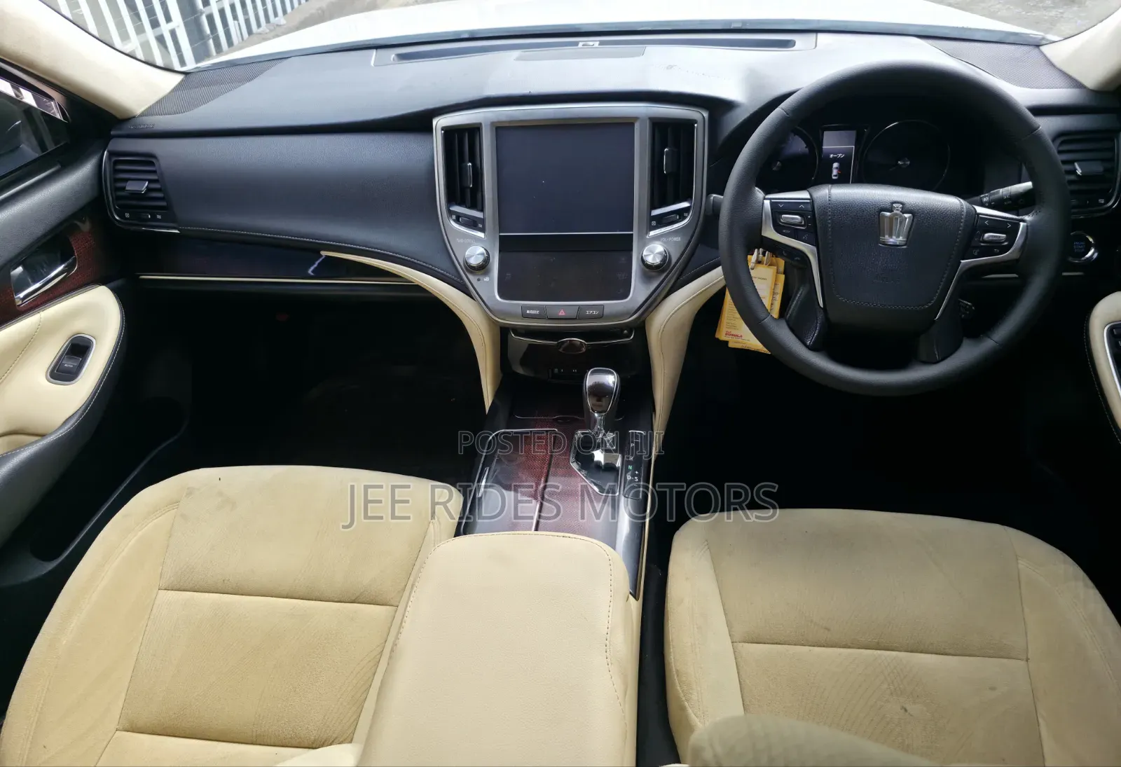 Toyota Crown 2016 Off white