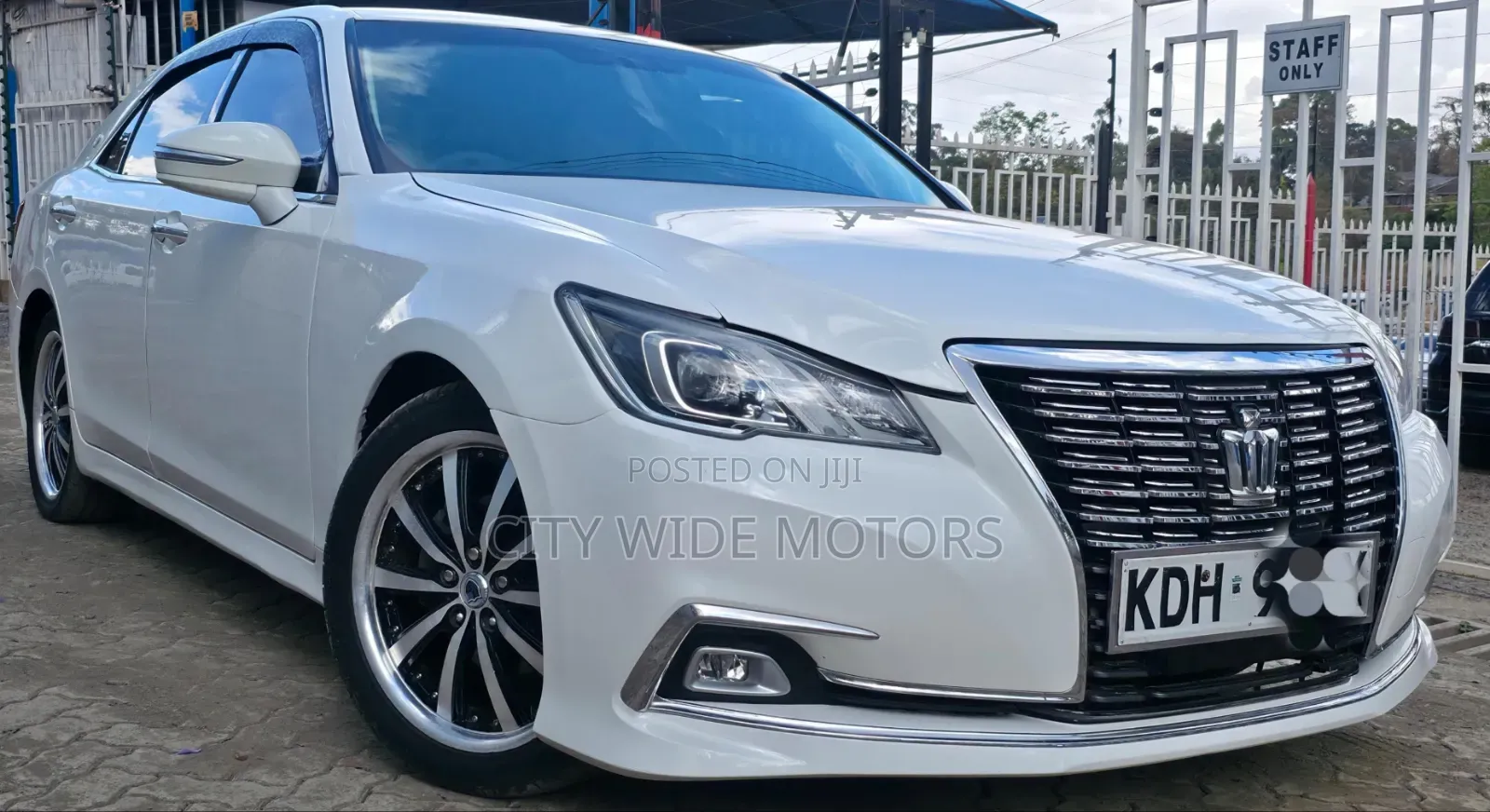 Toyota Crown 2016 White