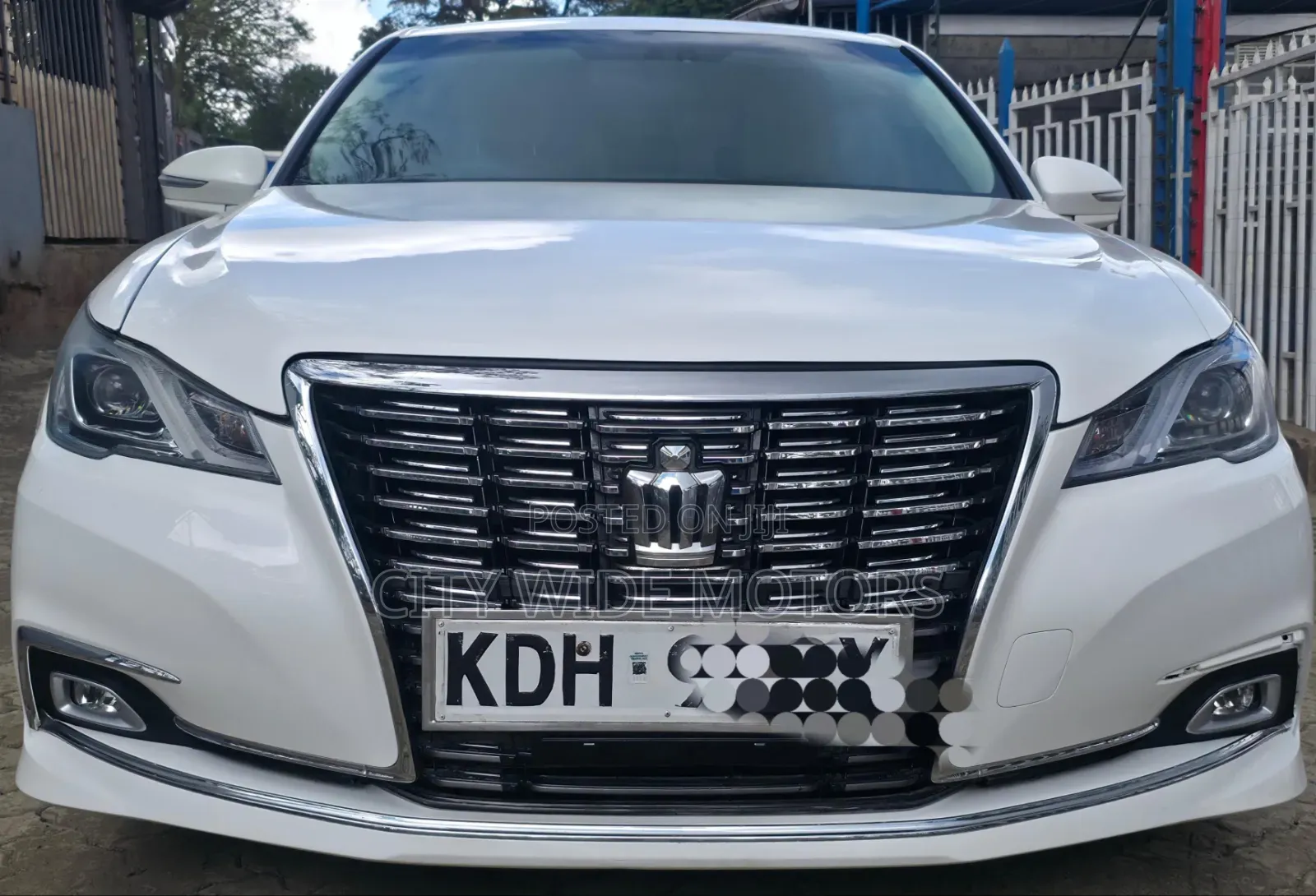 Toyota Crown 2016 White