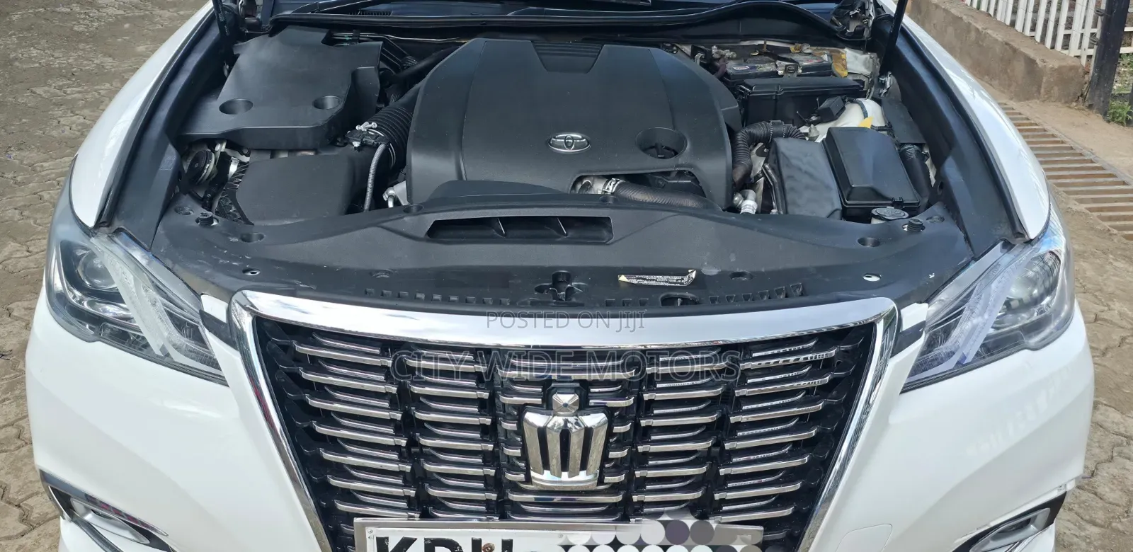 Toyota Crown 2016 White
