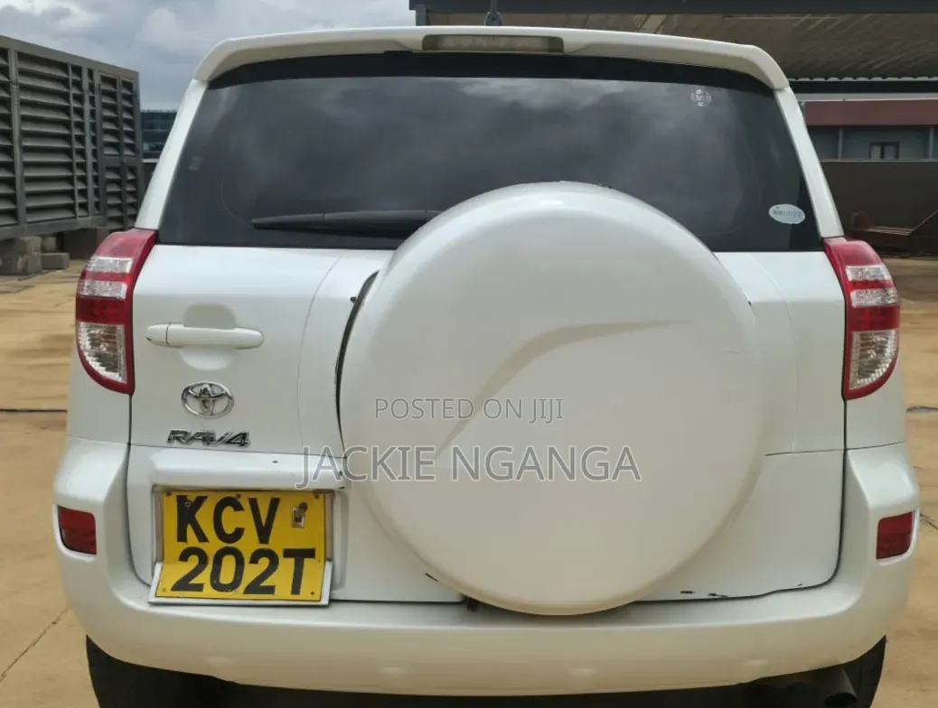 Toyota RAV4 2012 White