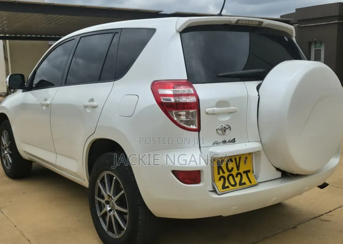 Toyota RAV4 2012 White