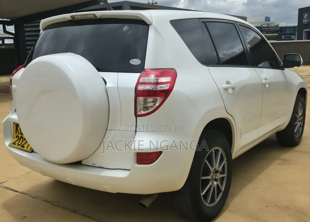 Toyota RAV4 2012 White