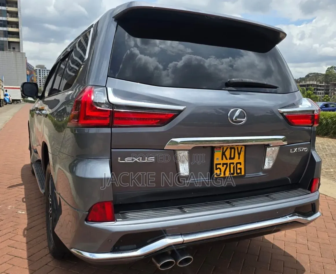 Lexus LX 570 AWD 2016 White