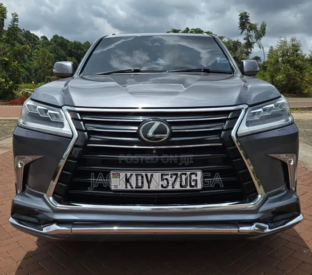 Lexus LX 570 AWD 2016 White