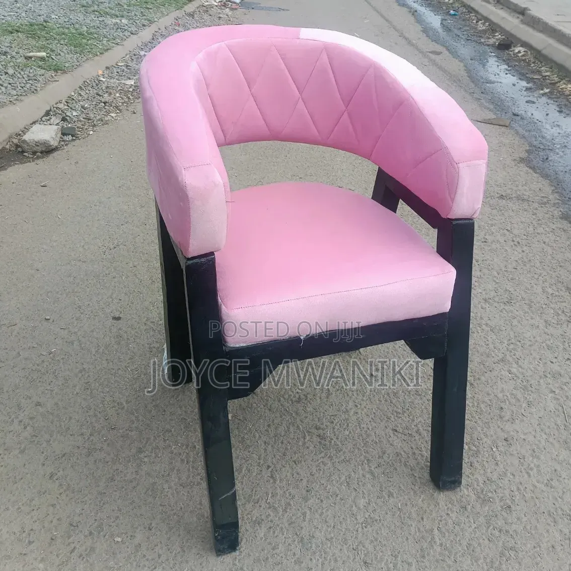 Modern Luxury Black and Pink Chair 