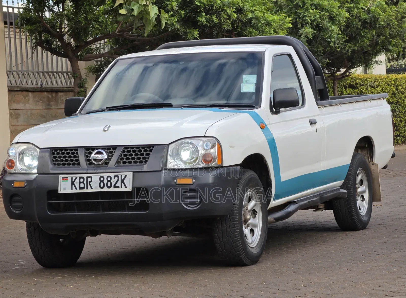 Nissan Hardbody 2011 White
