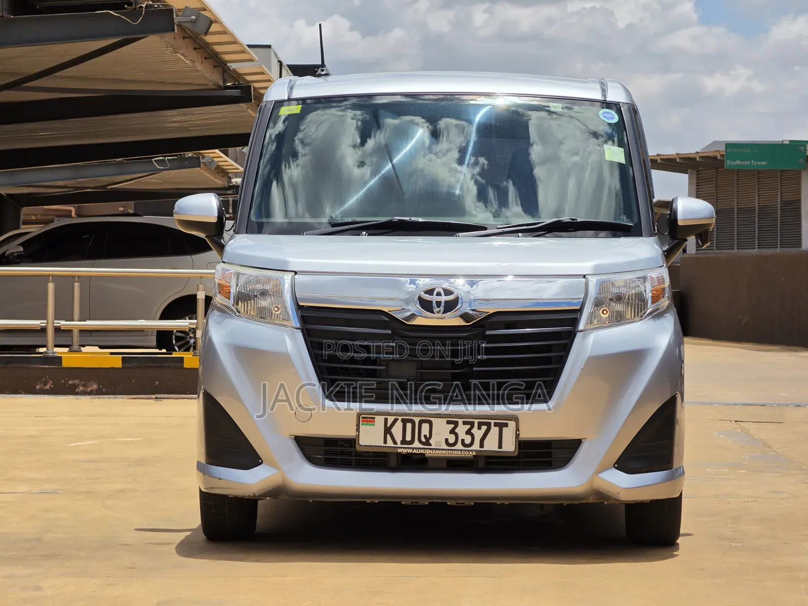 Toyota Roomy 2017 Silver