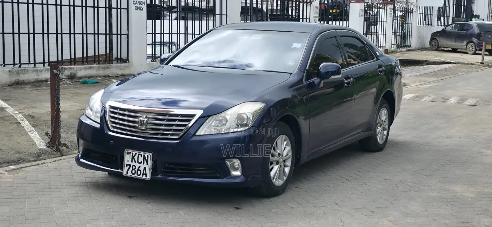 Toyota Crown 2010 Blue