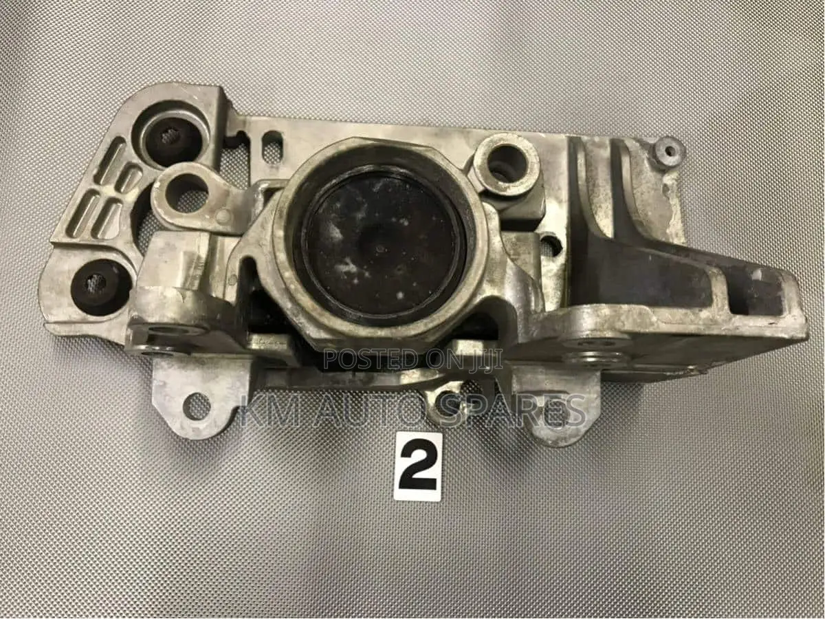 Nissan Serena Gearbox Mount.