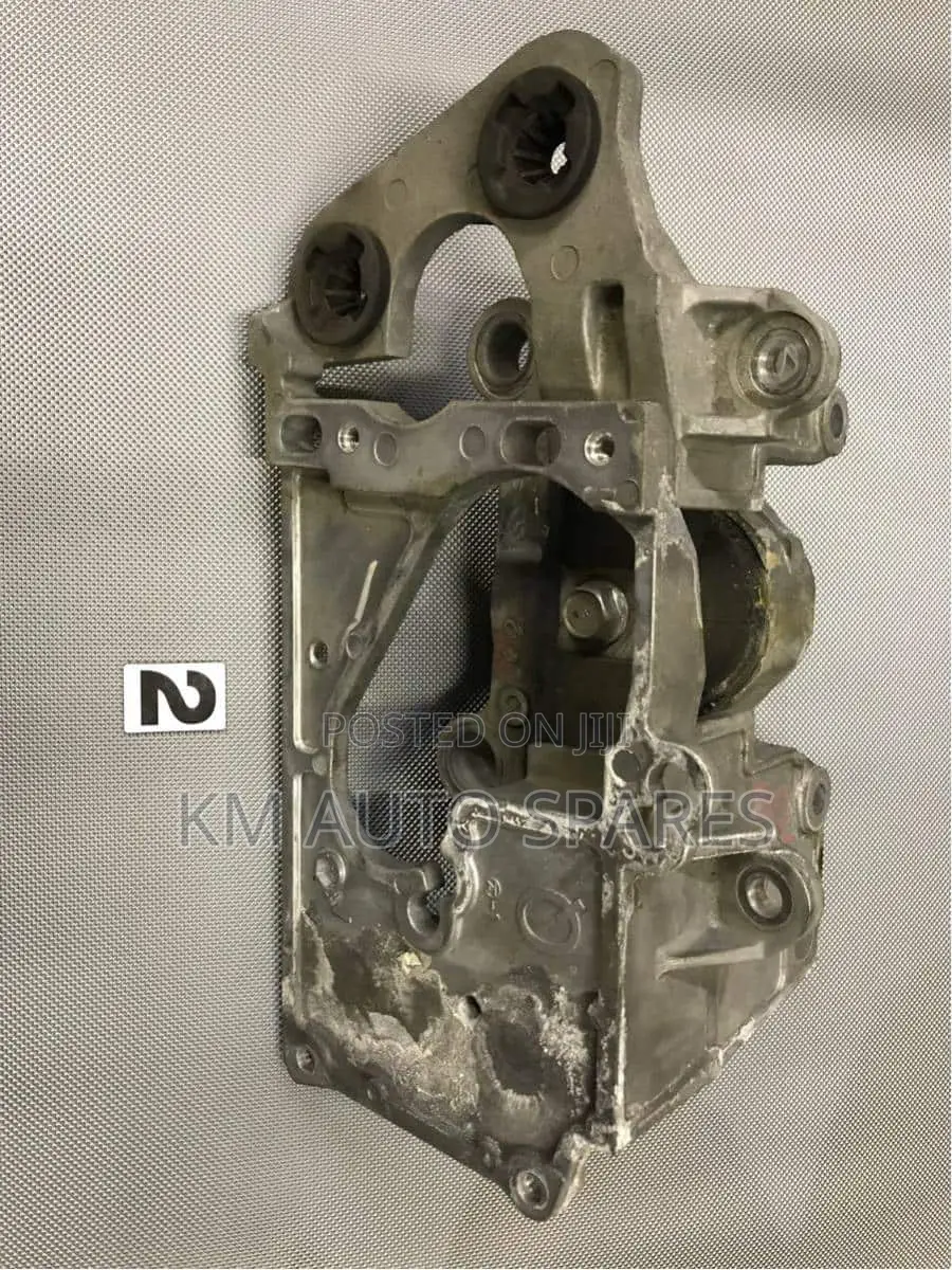 Nissan Serena Gearbox Mount.