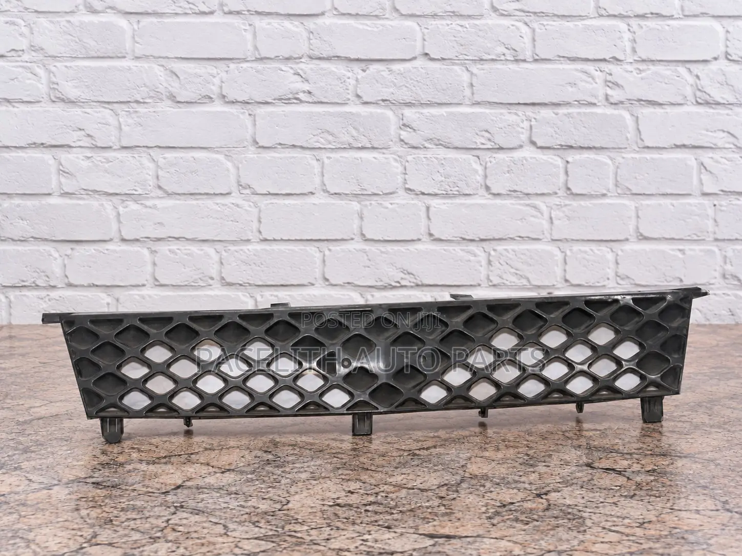 Front Centre Grille Nissan Xtrail T30 2001/2002/2003