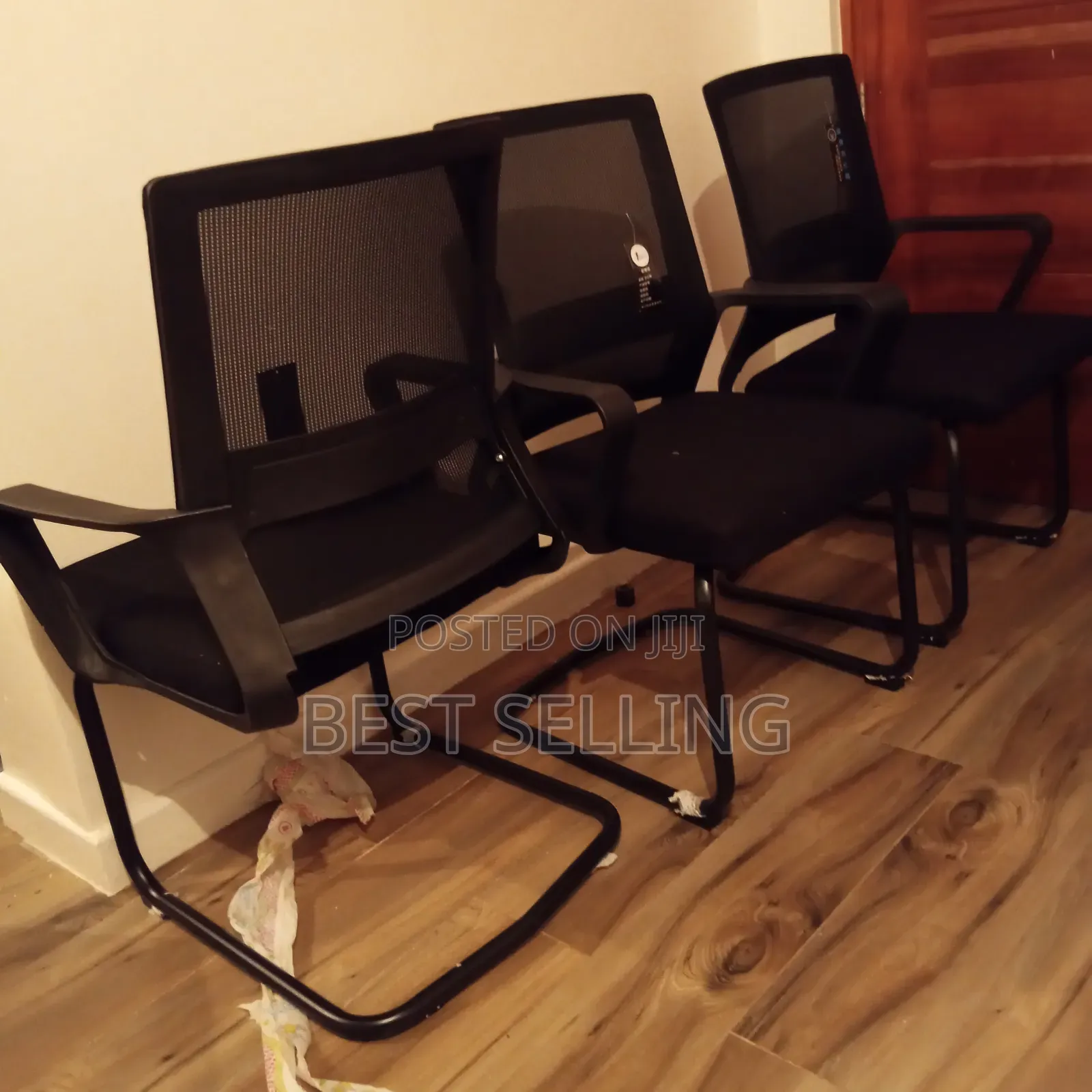 Strong and Elegant Non Rotating Waiting Chairs Meeting Chairs