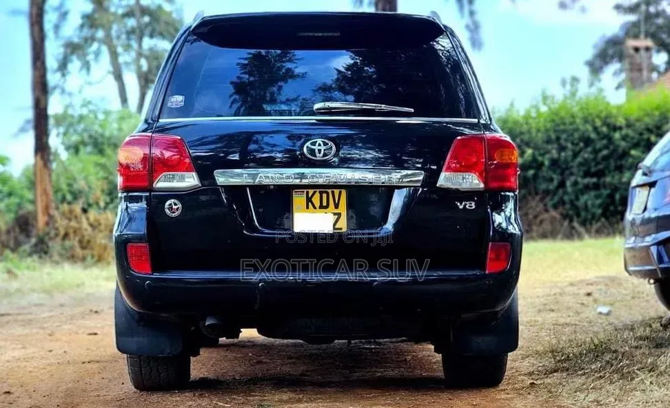 Toyota Land Cruiser 4.5 V8 GL 2013 Black