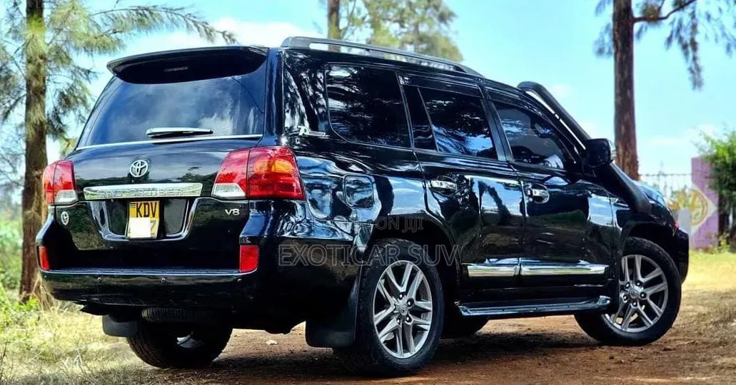 Toyota Land Cruiser 4.5 V8 GL 2013 Black