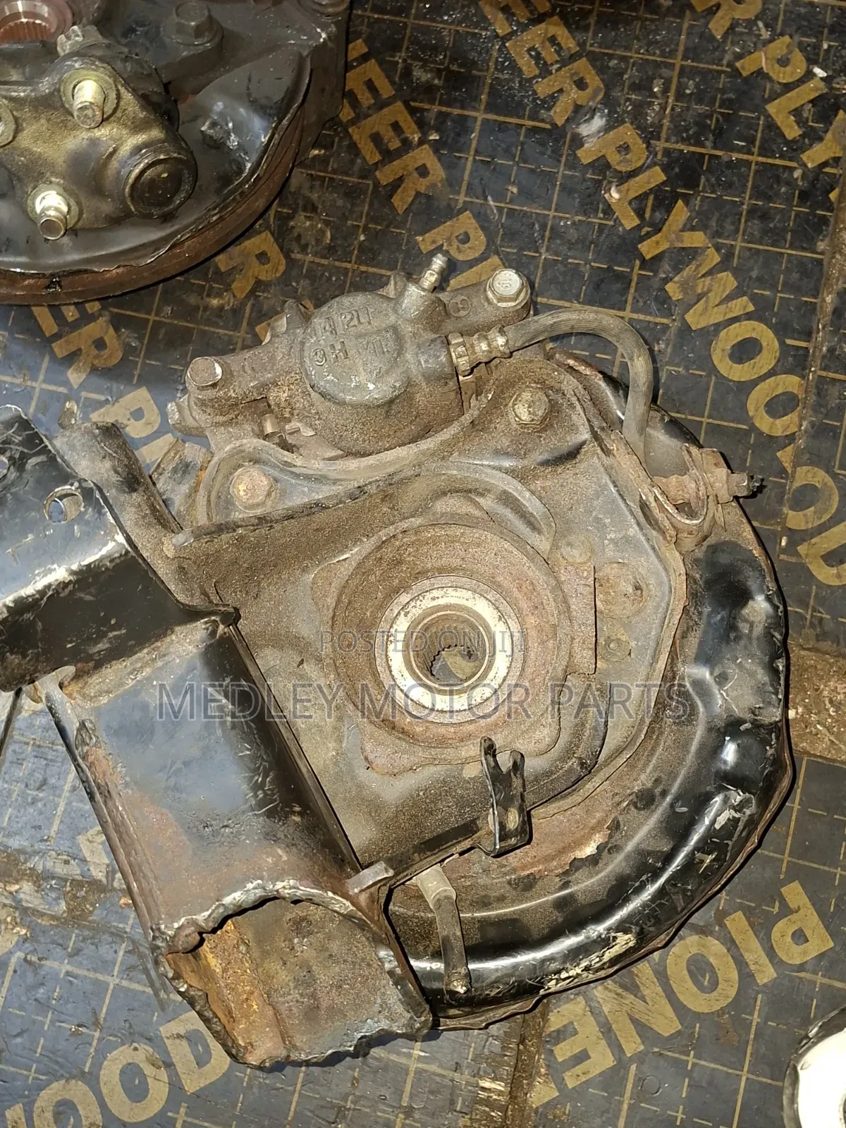 Toyota Voxy 4WD Front Wheel Hub
