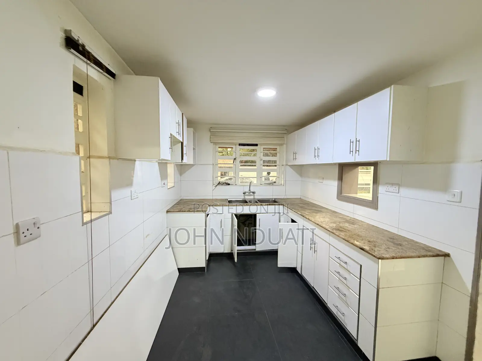 5bdrm Mansion in Kamiti Road, Kiambu / Kiambu for rent