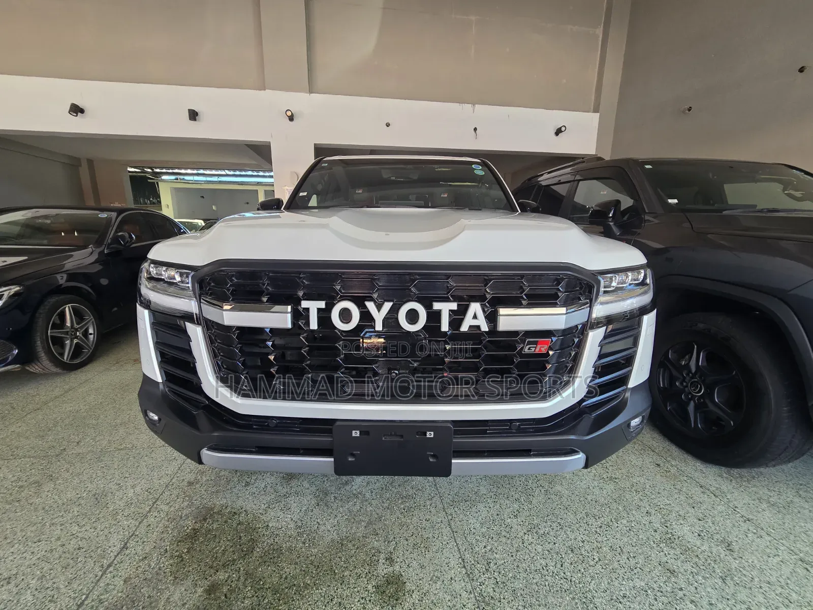 Toyota Land Cruiser LC300 2023 White