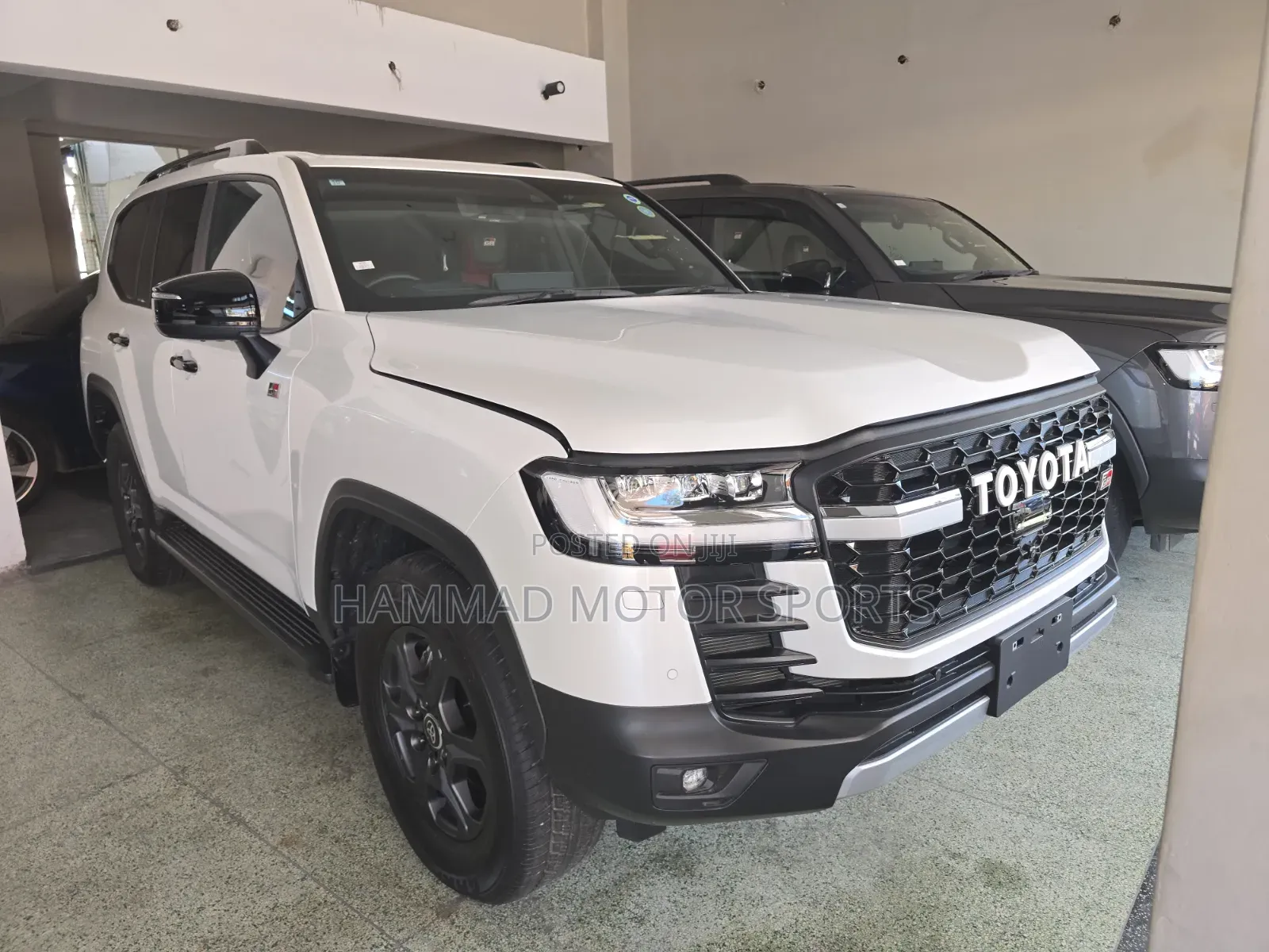 Toyota Land Cruiser LC300 2023 White