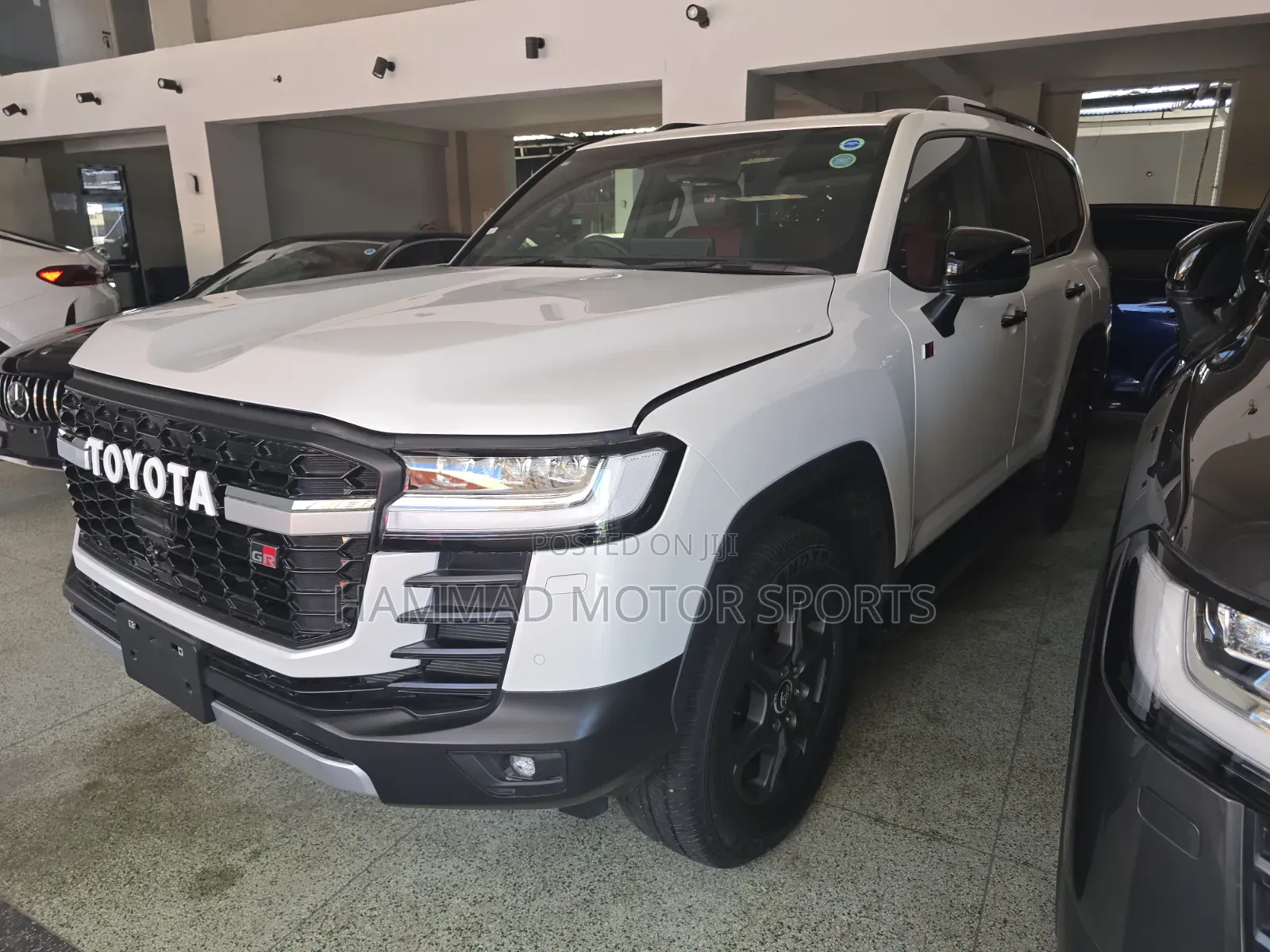 Toyota Land Cruiser LC300 2023 White