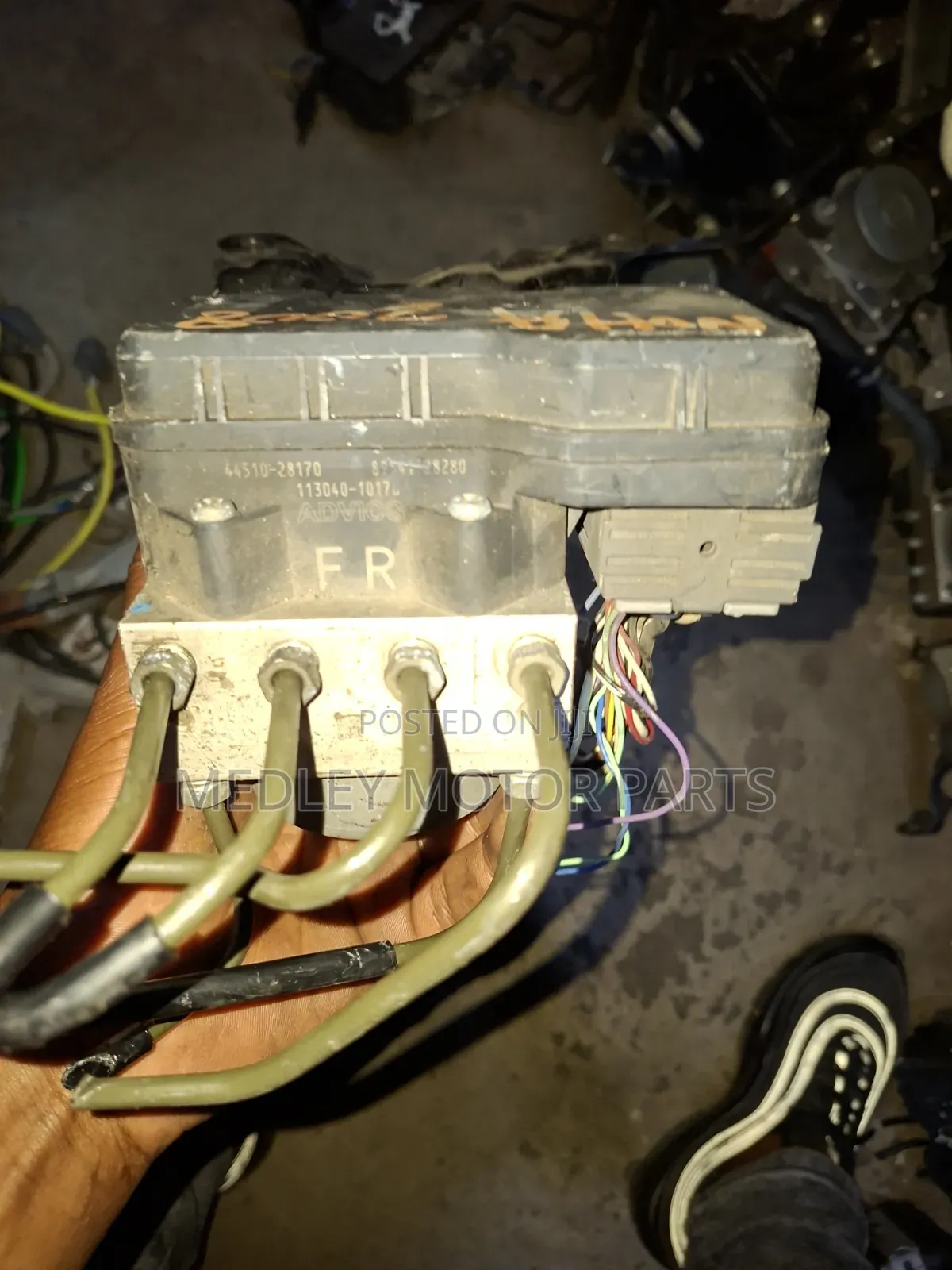 Toyota Noah Abs Motor<FR>