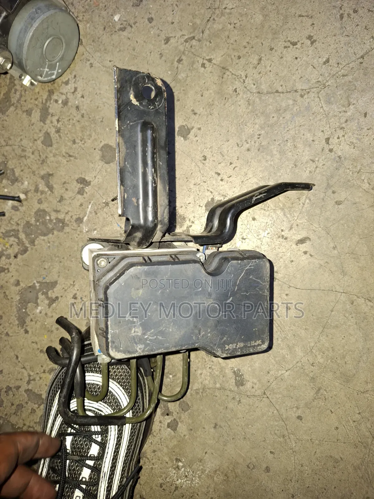 Toyota Noah Abs Motor<FR>