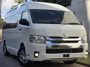 Toyota HiAce 2019 White