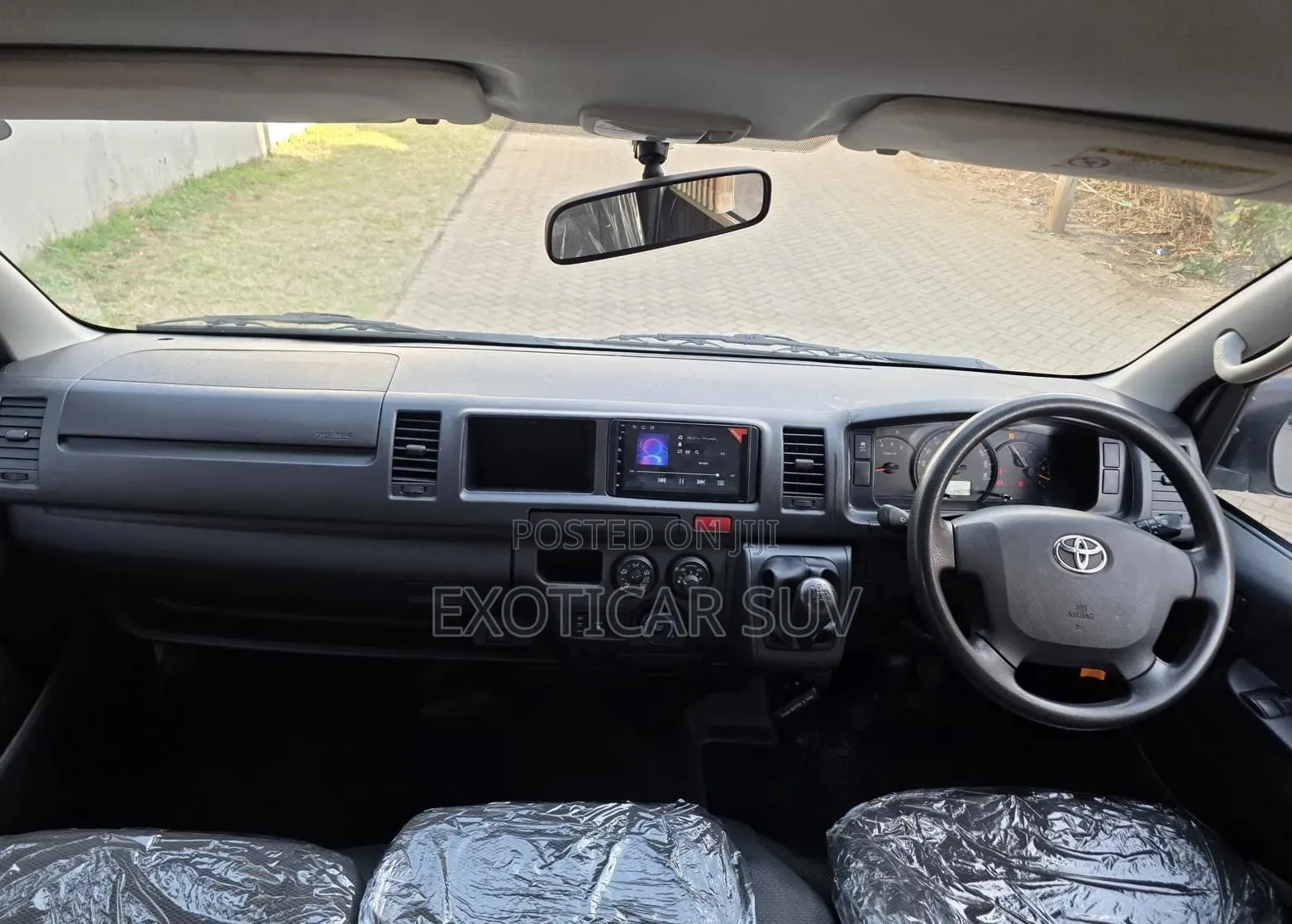 Toyota HiAce 2019 White