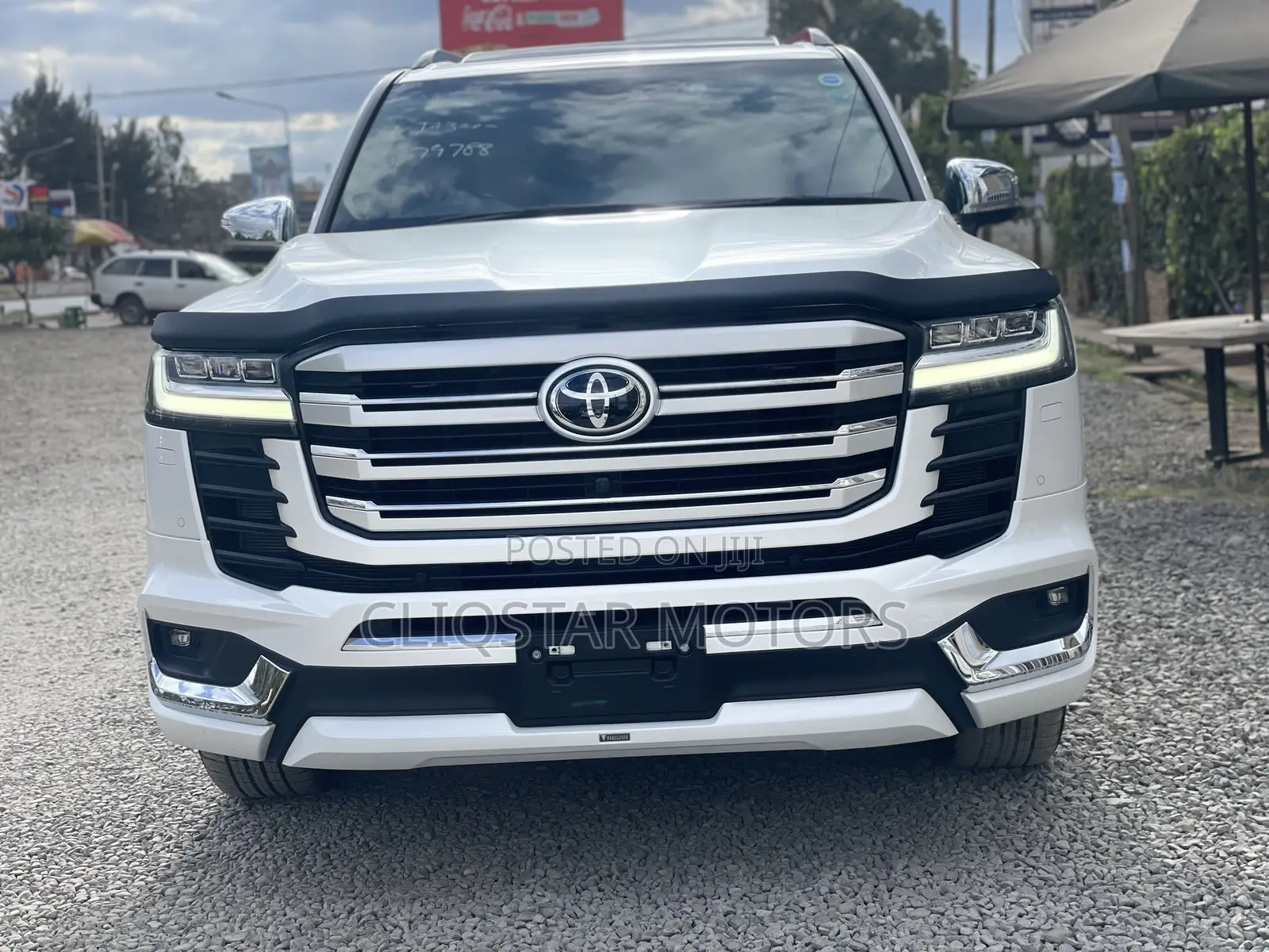 Toyota Land Cruiser LC300 2023 White