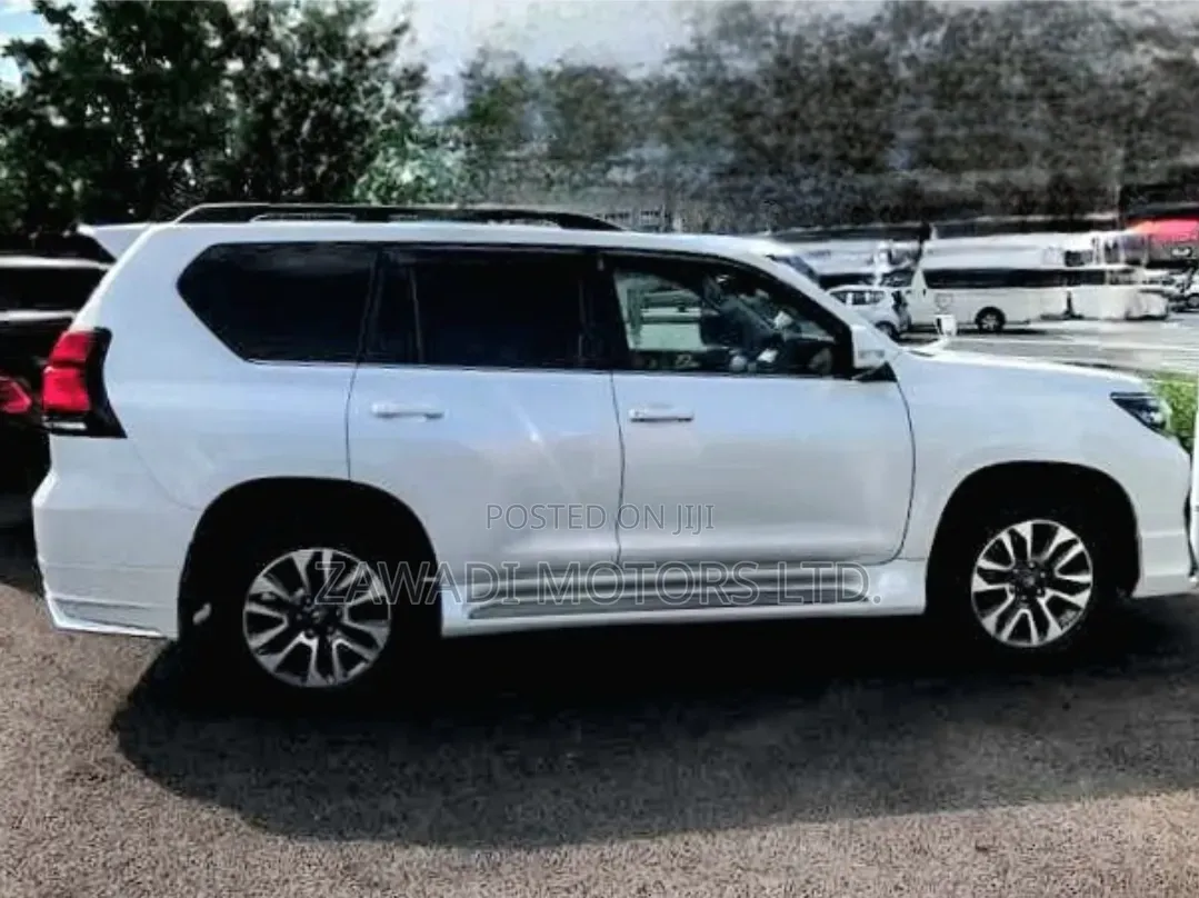 Toyota Land Cruiser Prado 2.8 2019 White