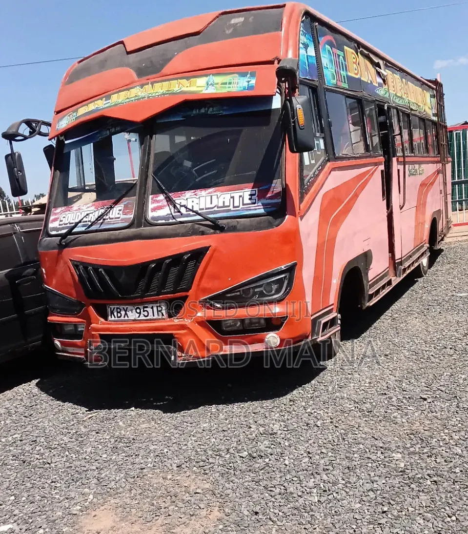Hino Dutro 2014 Orange