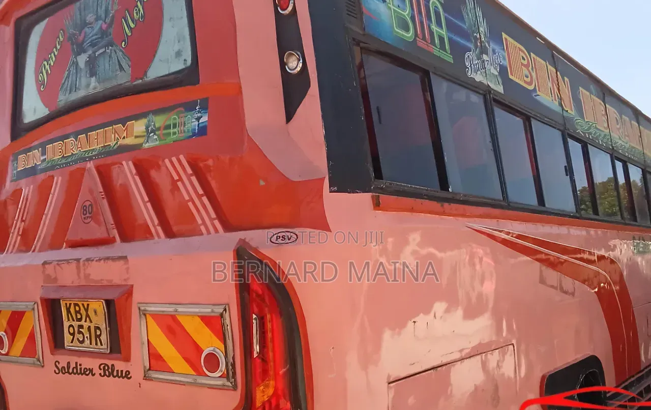 Hino Dutro 2014 Orange