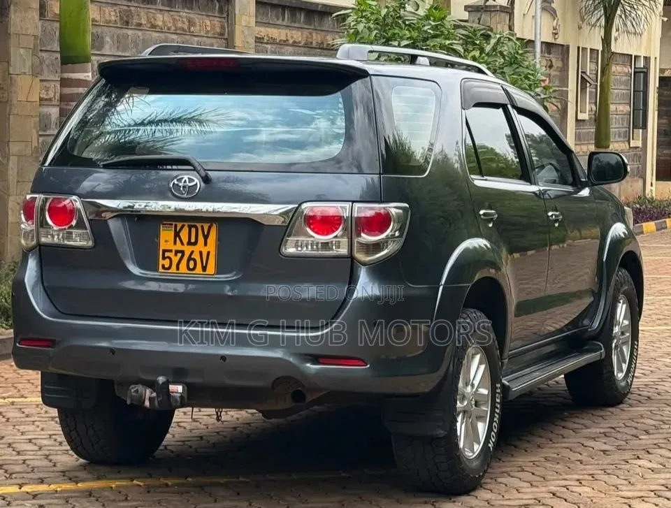 Toyota Fortuner 2.5 D AWD 2013 Gray